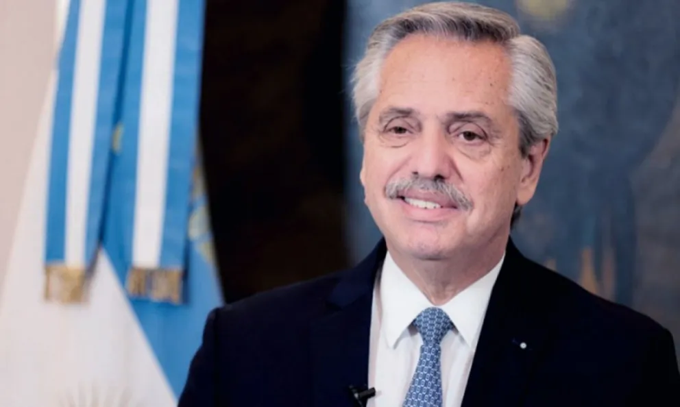 Ni hola: vecinos contaron que Alberto Fernández en su visita no los quiso saludar