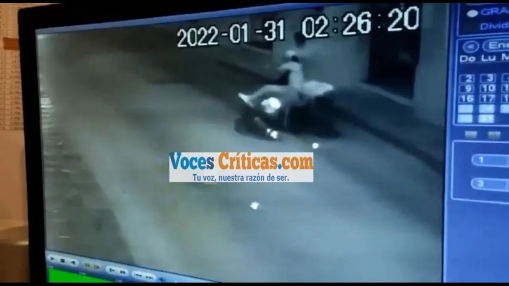 |VIDEO| Salteñitos se robaron una motocicleta en pleno centro: solicitan colaboración para hallarla