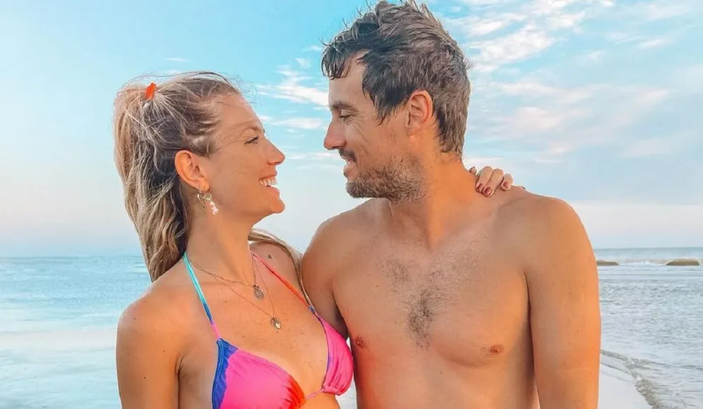 Stephanie Demner compartió la más tierna fotografía de su embarazo junto a su esposo 