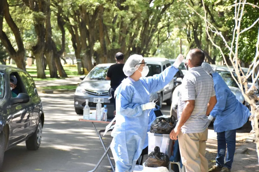 Coronavirus en Argentina: se reportaron menos de mil casos en un día por primera vez en el año