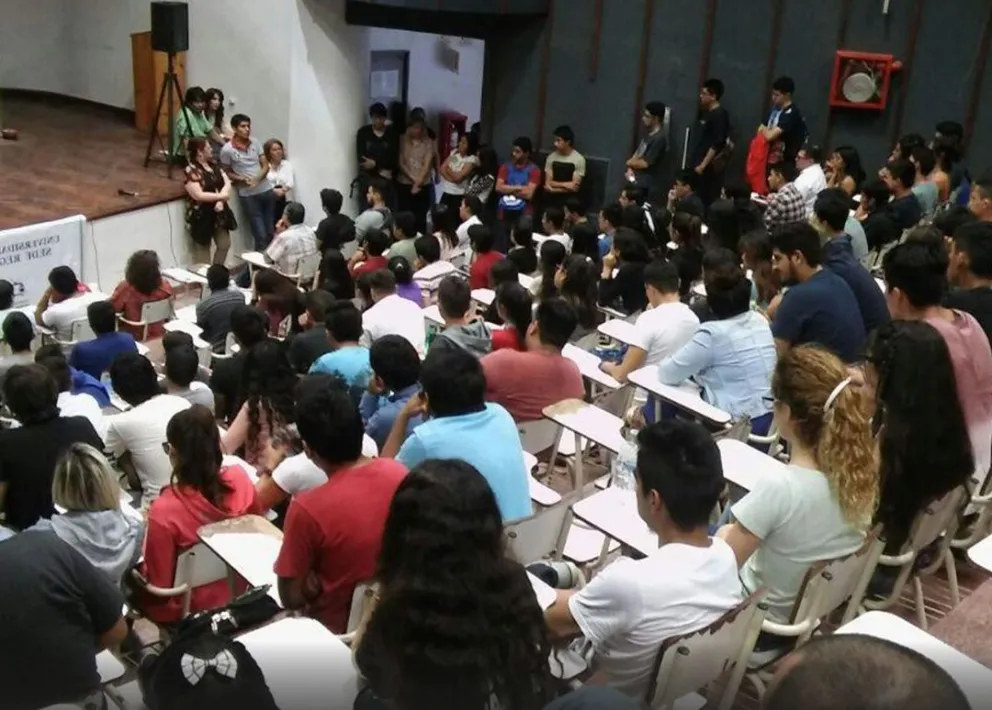 Terrible denuncia contra la UNSA: más de un millar de aspirantes quedaron afuera de la carrera de medicina