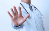 Ginecólogos y obstetras en conflicto con Swiss Medical: “Se va a dejar de brindar atención a los afiliados”