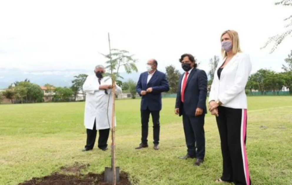 Gustavo Sáenz encabezó un homenaje por el aniversario 237 de Martín Miguel de Güemes