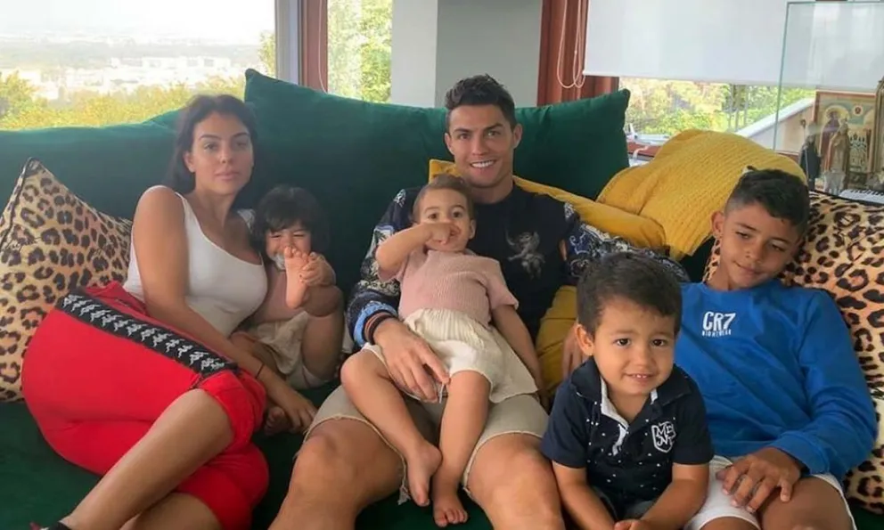 Georgina Rodríguez publicó una foto de sus hijos y un detalle expuso una dura traición a Ronaldo 