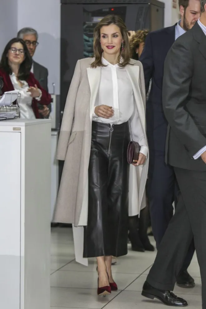 El look de la reina Letizia que puedes copiar para ir a la oficina