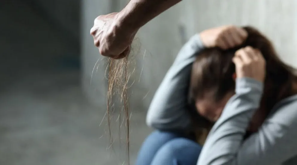 Otro caso de violencia: salteño agarró a su ex novia de los pelos, y la arrastró en plena vía pública