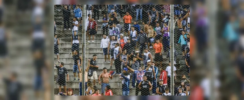 |TERRIBLE VIDEO| Ganaron los violentos: así fueron los disturbios en el partido de Central - Gimnasia
