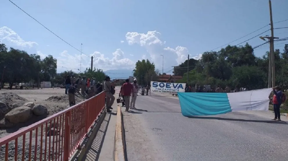 Tensión en la Ruta 40: cosecheros cortan el camino en forma de protesta
