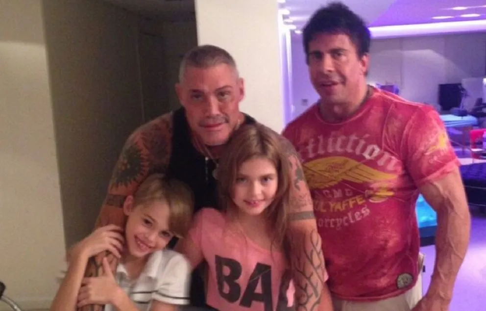 Ricardo Fort y sus hijos