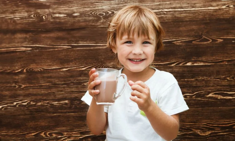 Anmat prohíbe la venta de alimentos de gran consumo entre niños