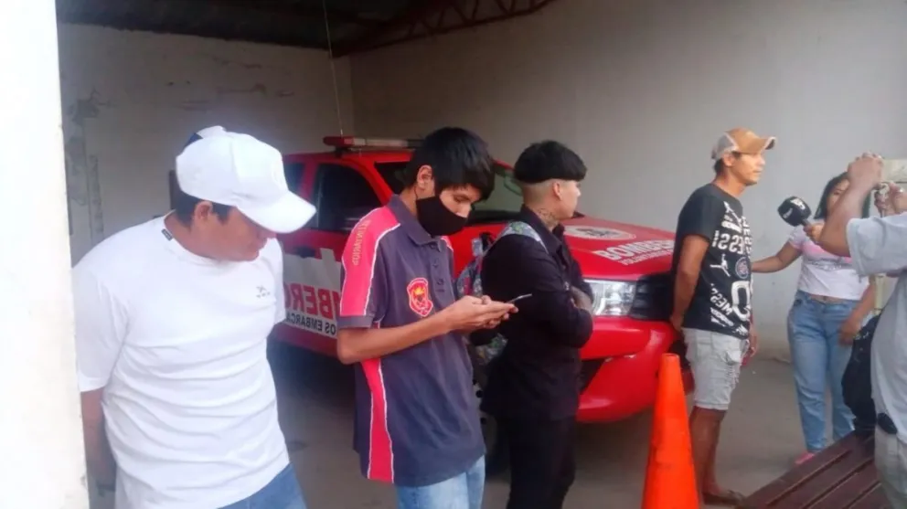Bomberos acuartelados en Embarcación.