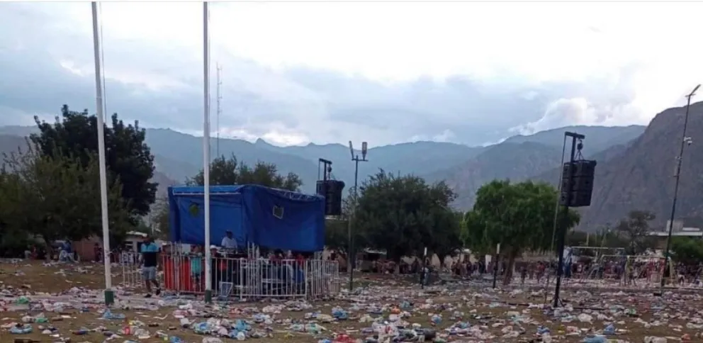 Imágenes que duelen: Cafayate colmado de basura pestilente tras los festejos del Carnaval