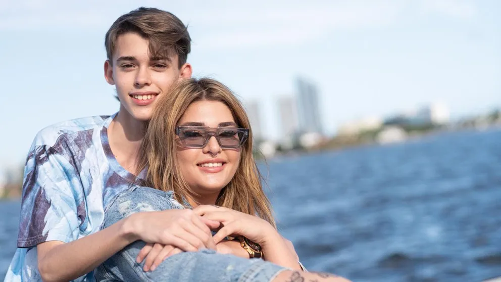 Marta Fort y Ricardo cumplieron 18 años y accedieron a la fortuna de su padre