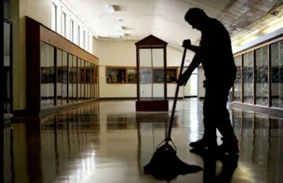 Ordenanzas escolares de Orán cobran una miseria:  "Hay una precarización laboral"