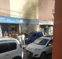URGENTE: Se incendió una camineta en pleno centro salteño