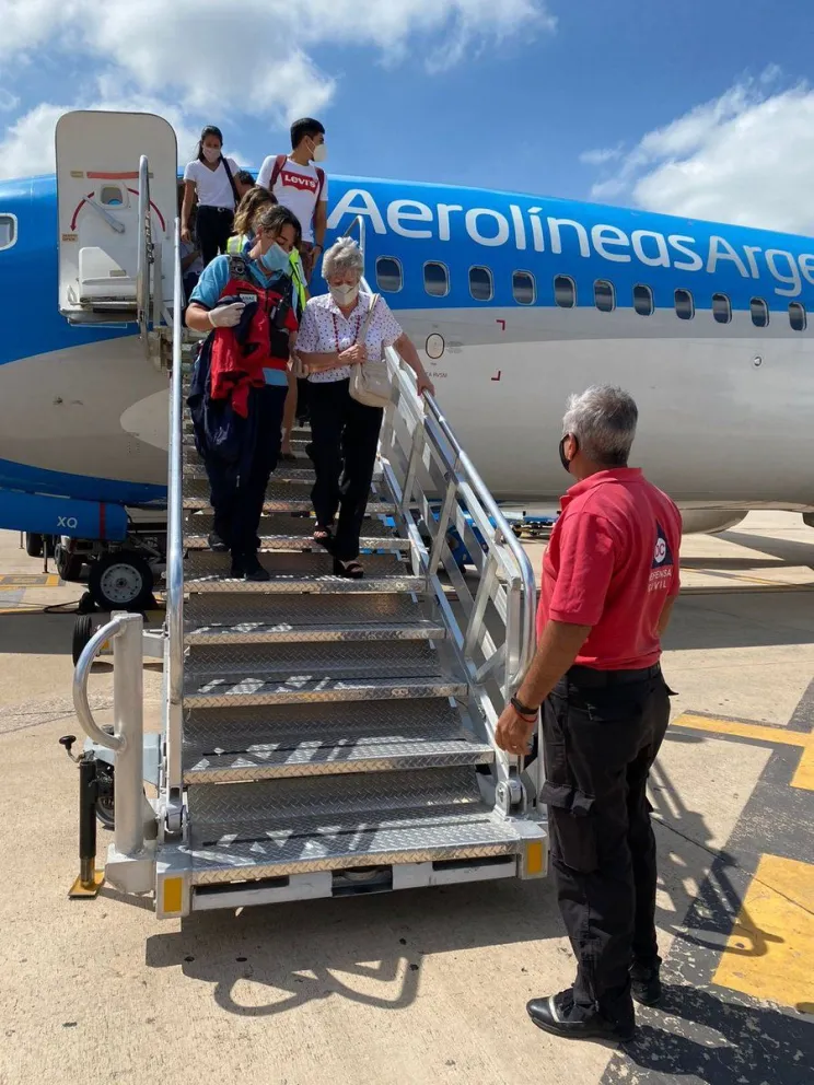 ¡De terror! Un avión de Aerolíneas con destino a Salta tuvo que aterrizar de emergencia