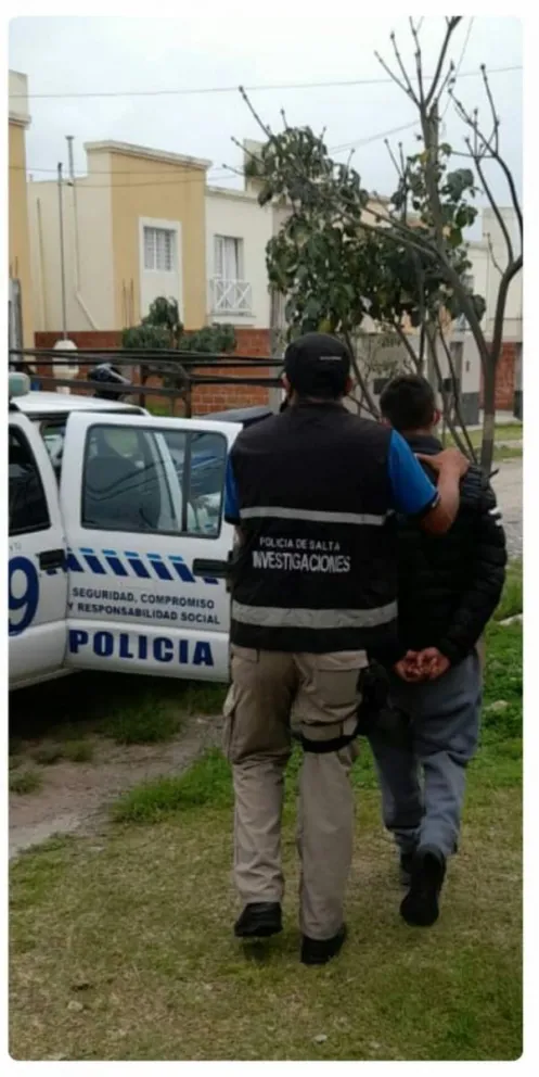 Detuvieron a dos jóvenes salteños que robaban con armas falsas