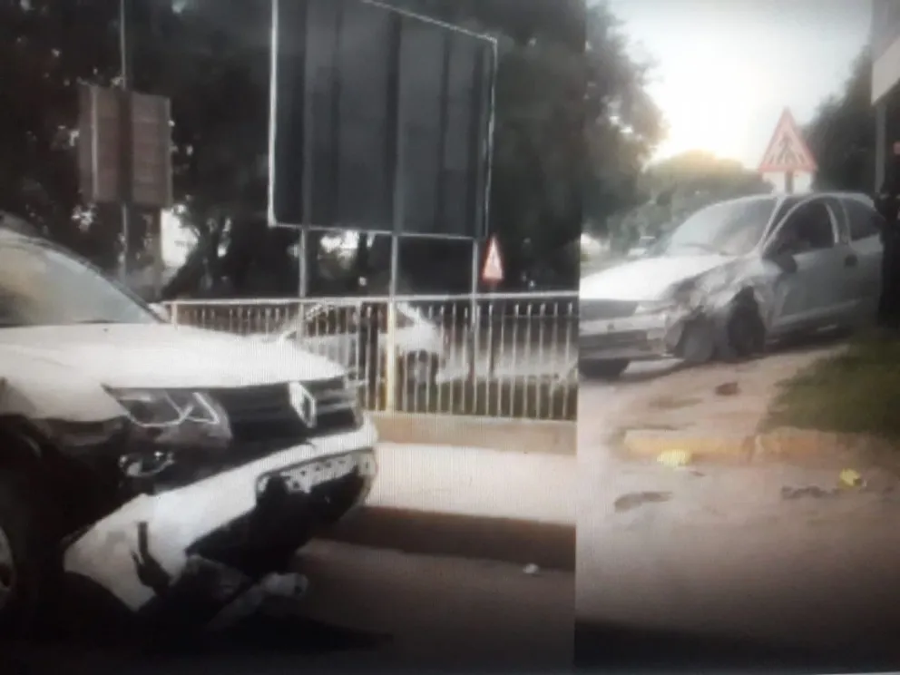 Accidente en avenida San Martín: un auto terminó subido a la vereda