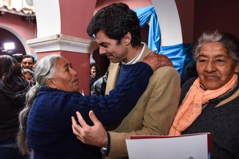 29 familias recibieron títulos de viviendas en Rosario de Lerma