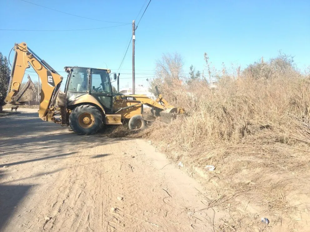 Se acondicionan las calles y erradican microbasurales en Villa Esmeralda