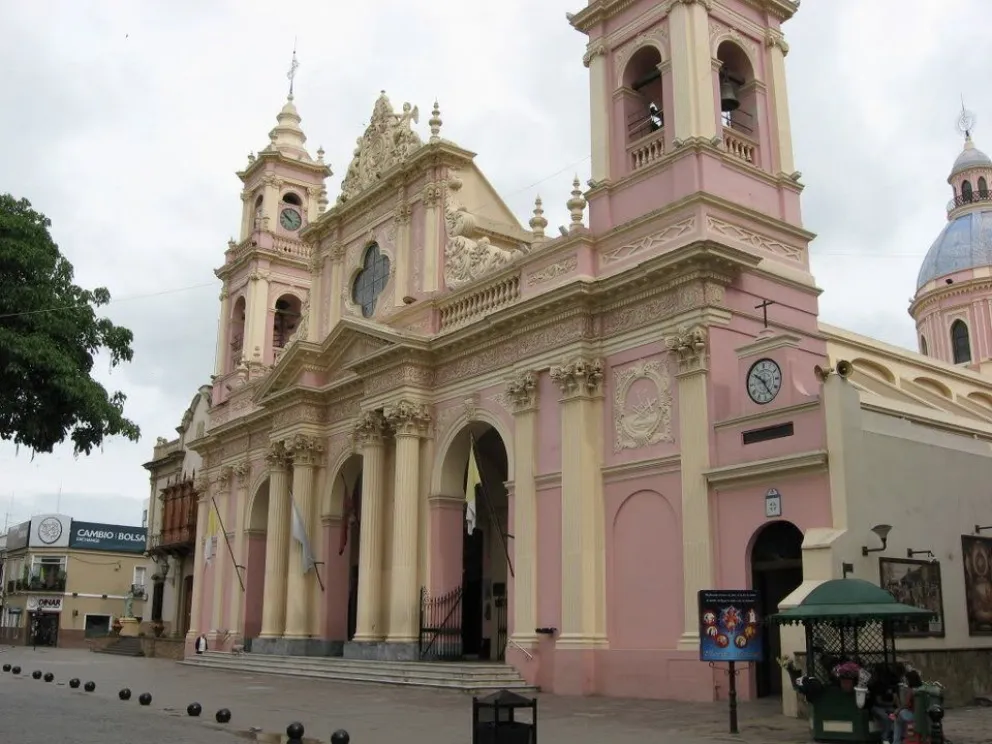 La Iglesia planea expulsar al cura Gamboa