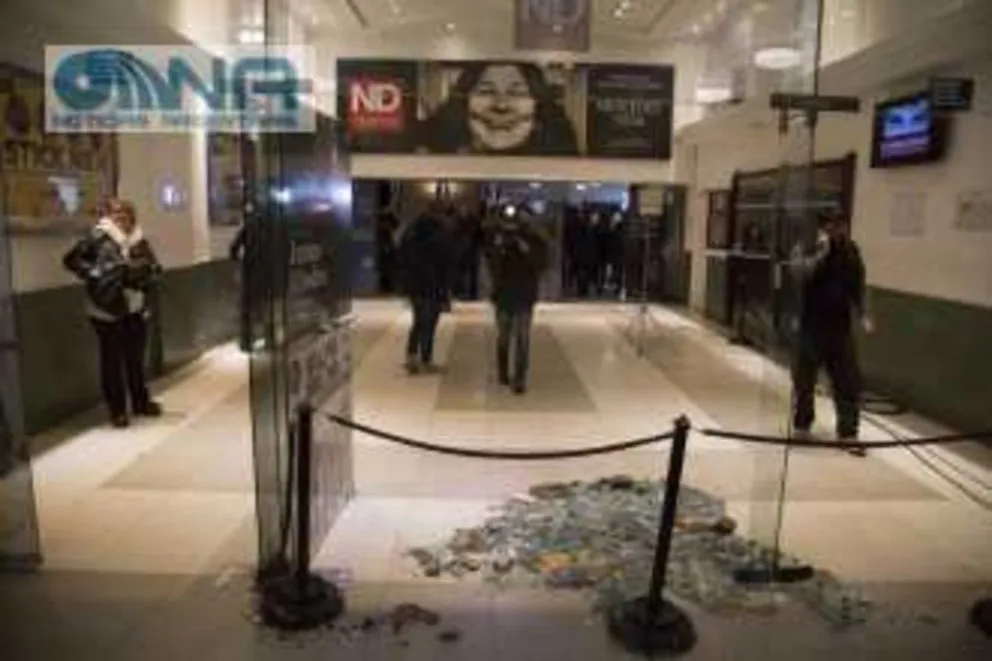 Encapuchados irrumpieron en la presentación del documental sobre Santiago Maldonado