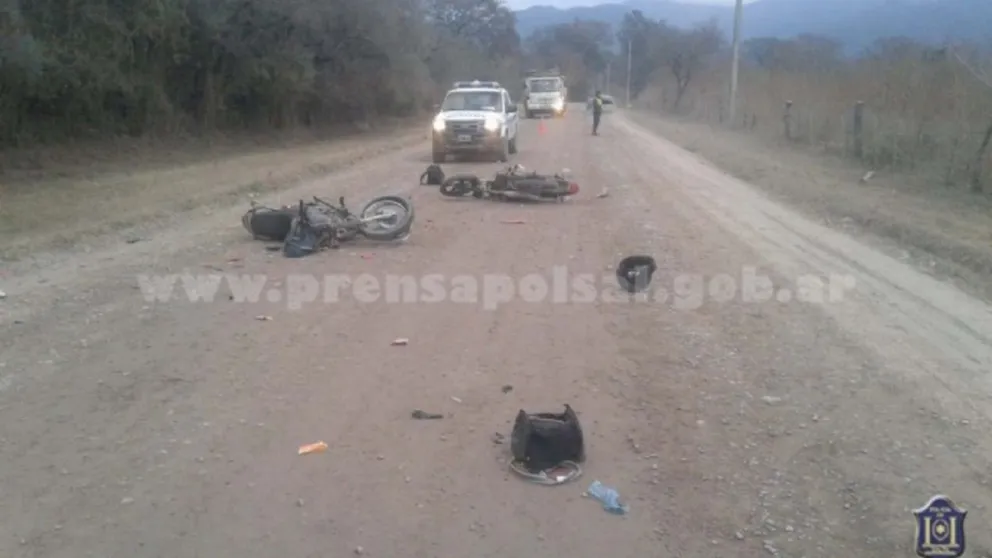 Dos motociclistas chocaron de frente cerca de Finca Las Costas, uno murió