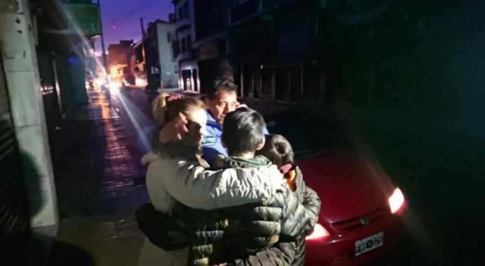 Insólito: les robaron el auto con los hijos adentro. Mirá lo que los ladrones les pidieron a los niños