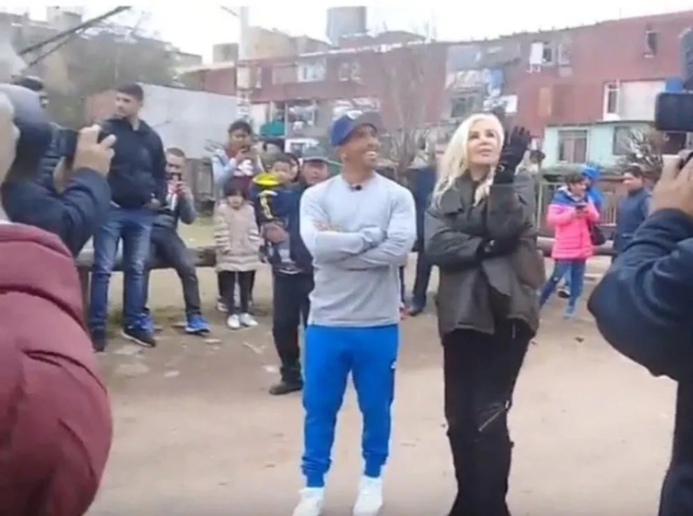 Fuerte Apache revolucionado con la presencia de Carlos Tévez y Susana Giménez. Mirá  las fotos