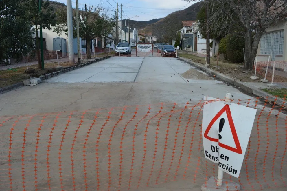 Etapa final de hormigonado en calle Las Tipas