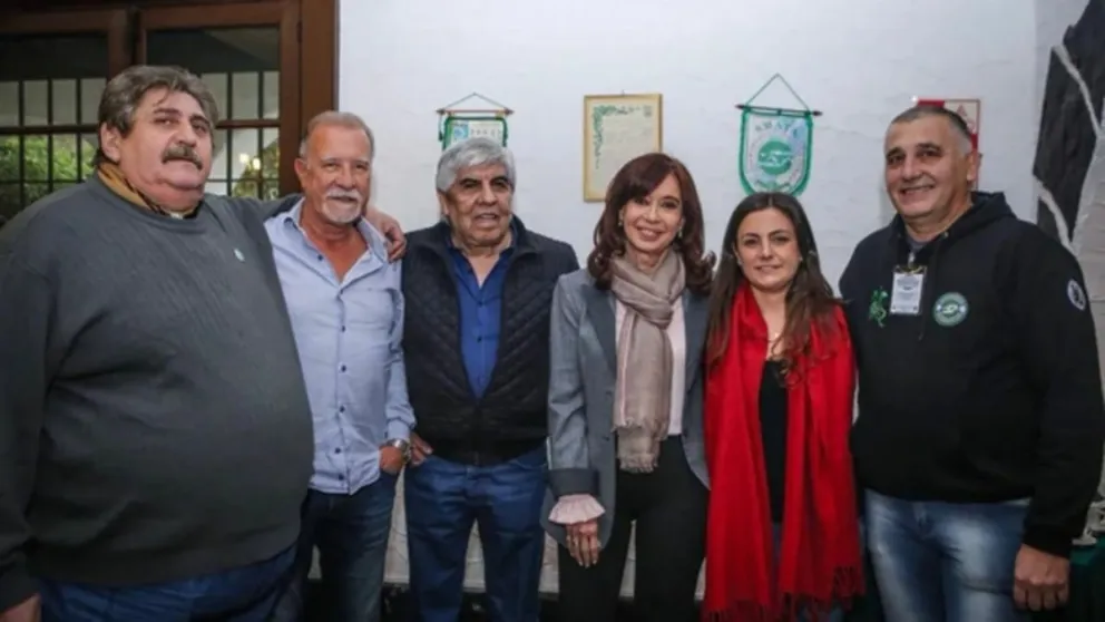 ¡Todos unidos triunfaremos! En medio del escándalo por las coimas, Cristina Kirchner compartió un acto con Hugo Moyano