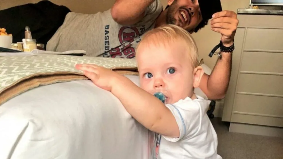 Pura ternura: los primeros pasos de Mirko, el hijo de Marley