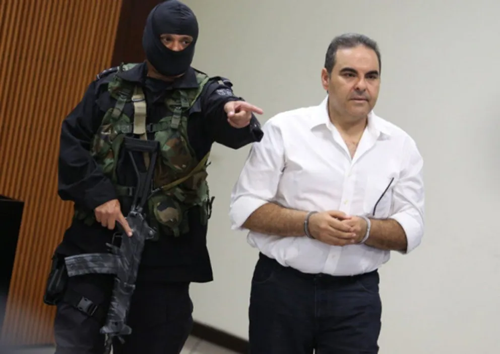 Expresidente salvadoreño admitió que lavó dinero