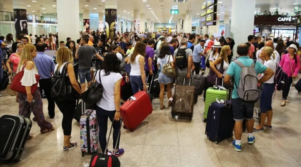 Diputado borracho se desnudó en aeropuerto