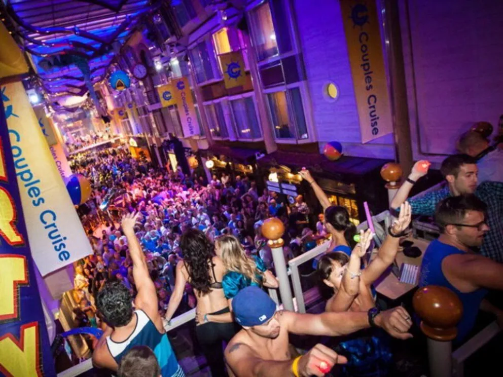 El crucero del sexo: 8 días en una enorme embarcación de lujo con 2.100 pasajeros swingers