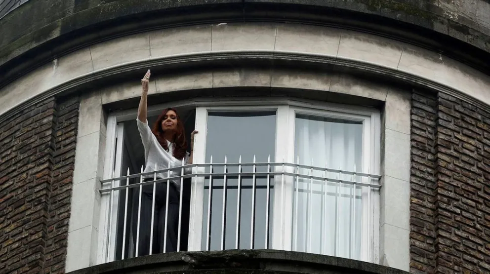 Allanaron el edificio de Cristina Kirchner. FOTOS