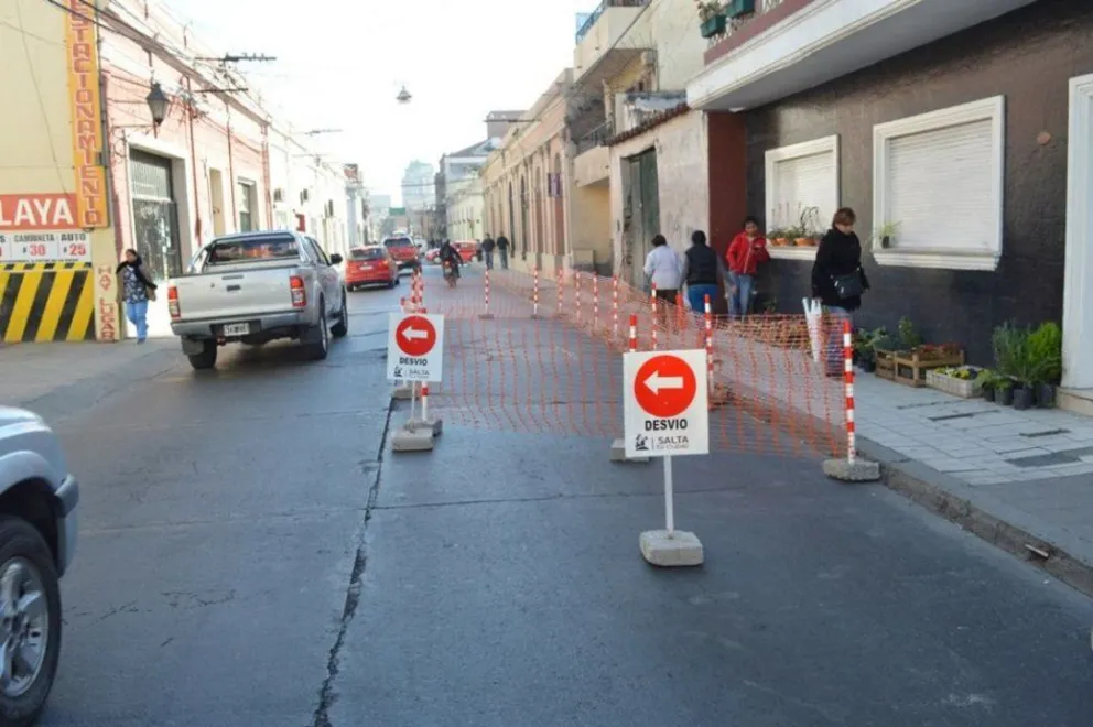 Tránsito restringido en calle Pellegrini por trabajos de bacheo