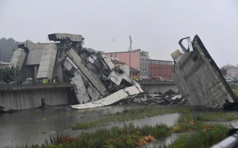 El funeral por el derrumbe en Génova envuelto en una polémica