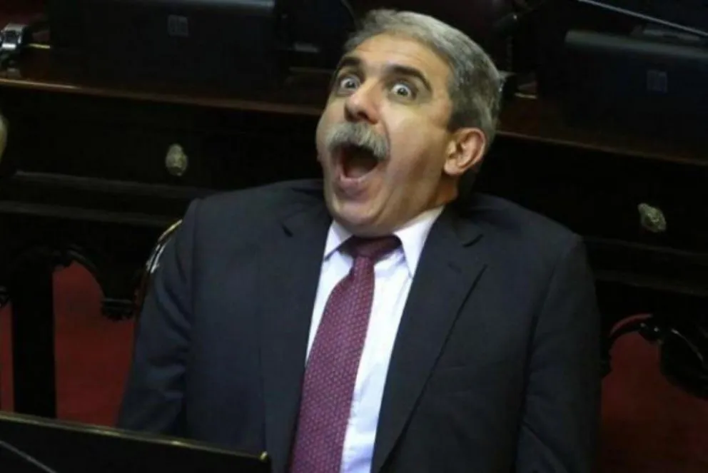 Aníbal Fernández:  "Centeno habla como  Monzón pero escribe como  García Márquez"