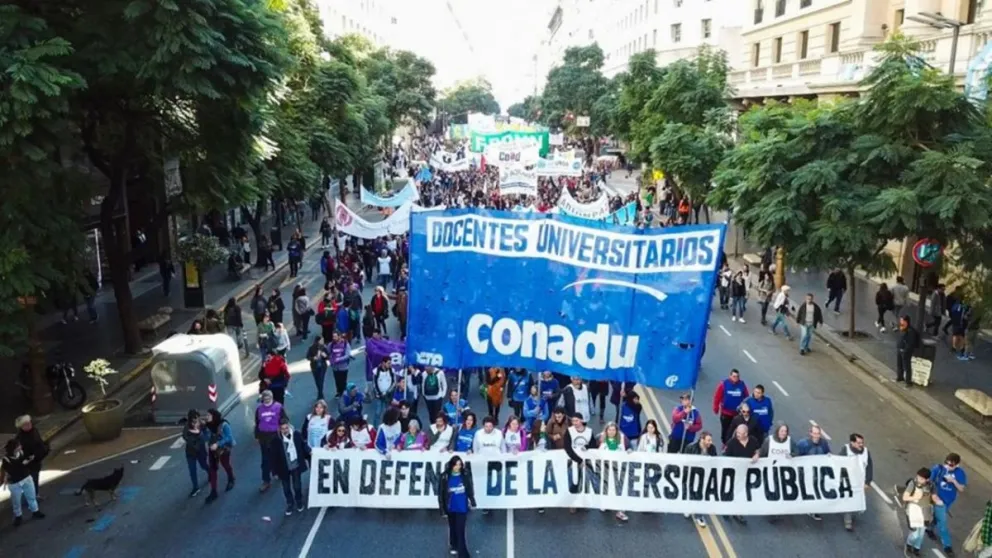 Docentes universitarios inician otra semana de paro