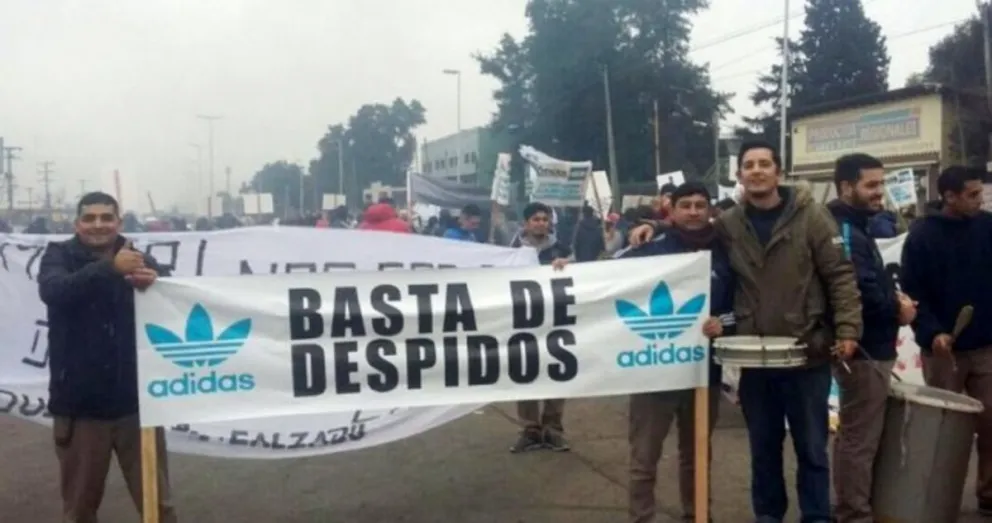 Cerró la fábrica de Adidas y más de 600 personas se quedaron sin trabajo