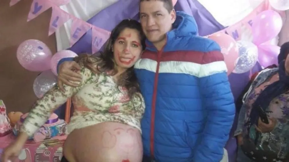 Embarazada de gemelas, le entregaron solo una en el hospital