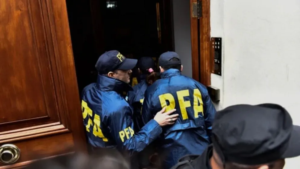 Allanamientos a Cristina Kirchner: terminó en Río Gallegos y continúa en Recoleta