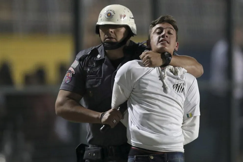 Tras incidentes en Brasil suspenden el partido Santos - Independiente - VIDEO