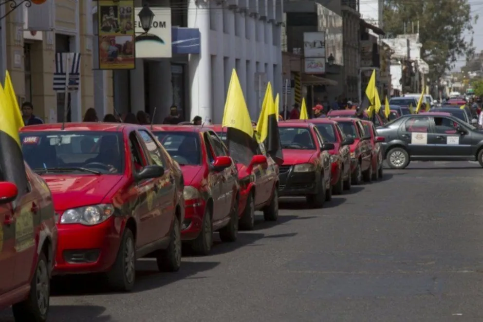 Sigue la polémica: taxistas se manifestarán en contra del pedido de remiseros