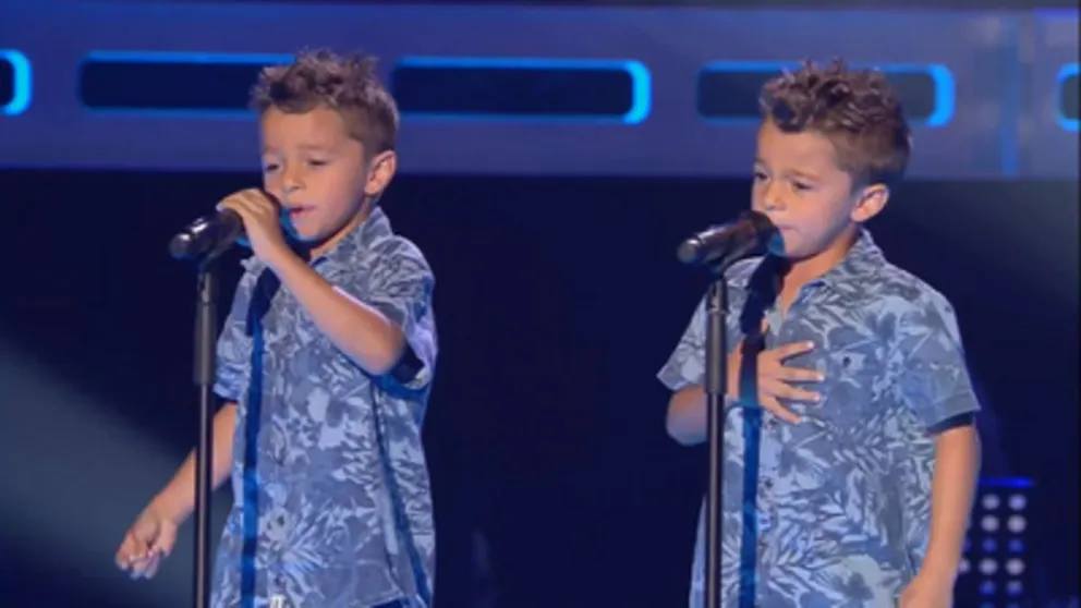 Antonio y Paco son gemelos, tienen 7 años y su interpretación del tema 'Te quiero, te quiero” te va a enamorar
