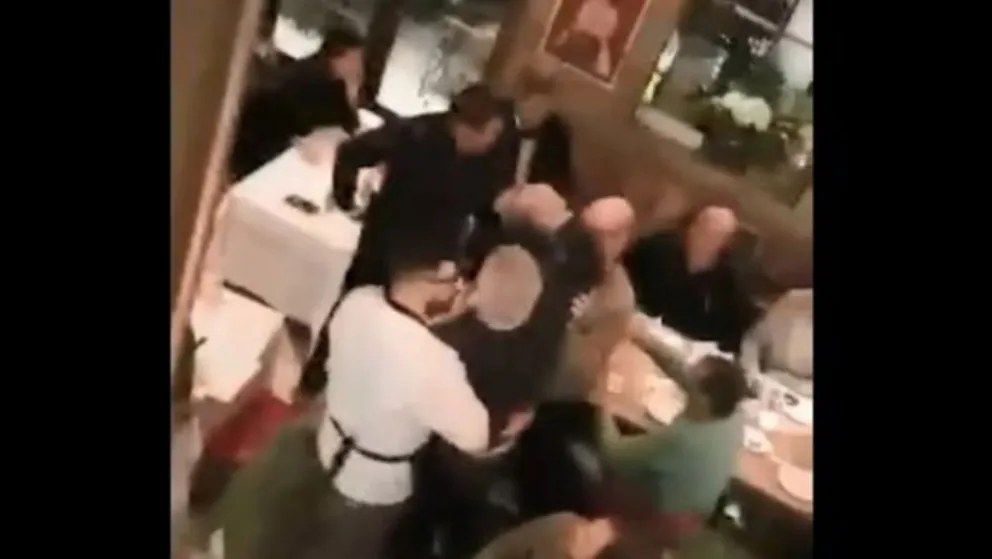 Mirá como un empresario insulta a Luis Caputo en un restaurant