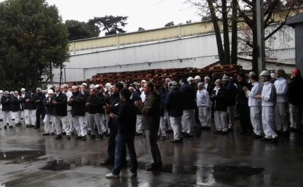 Dramático: decenas de despidos tras cierre de una de las empresas de Santiago Sáenz
