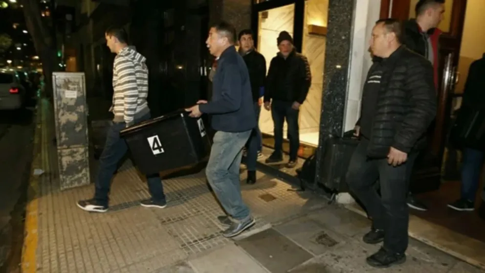 El abogado de Cristina Kirchner dice que dejaron "un tóxico de contacto" durante los allanamientos