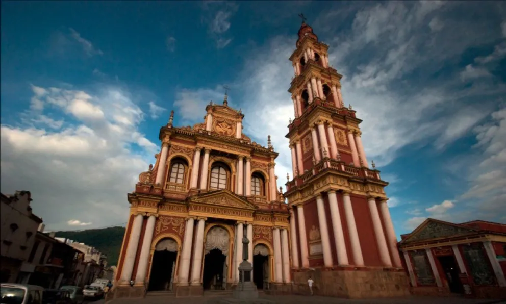 Intenso debate por proyecto que exige a la Iglesia pagar impuestos por sus propiedades